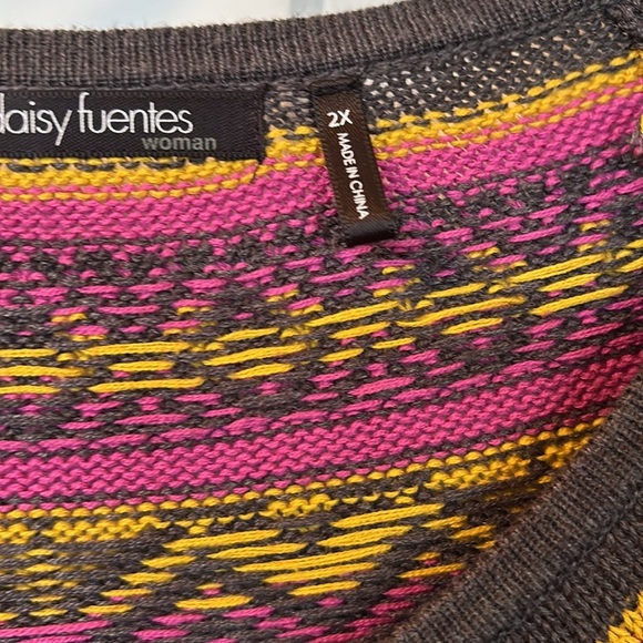 Daisy Fuentes long sleeve sweater. - Picture 4 of 5